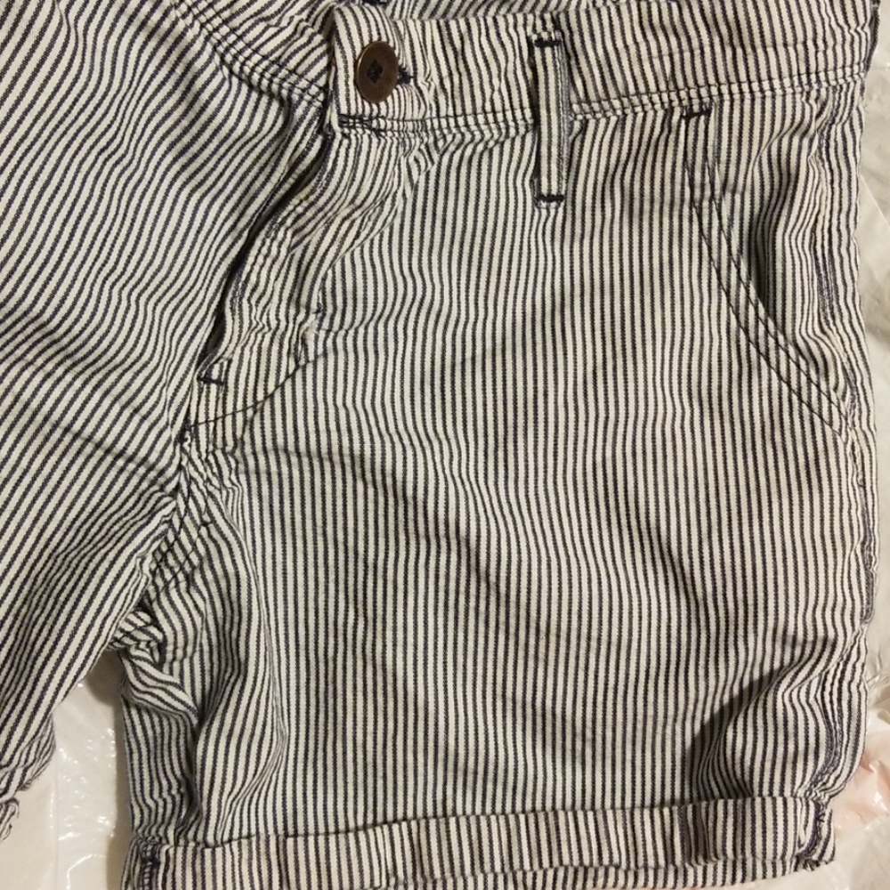 Shorts - Picture 4 of 8